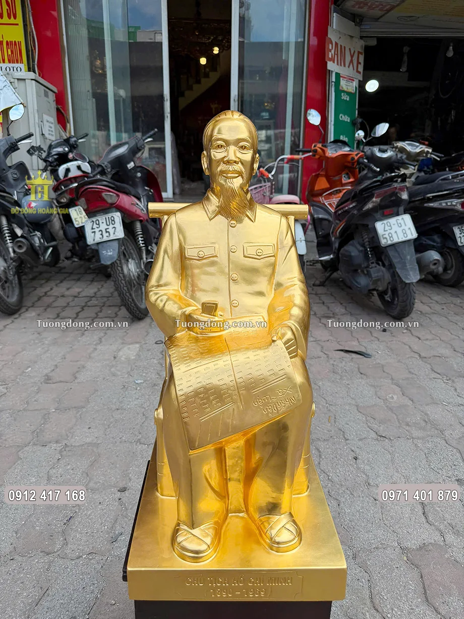 Tượng Bác được đúc từ đồng đỏ thanh khiết
